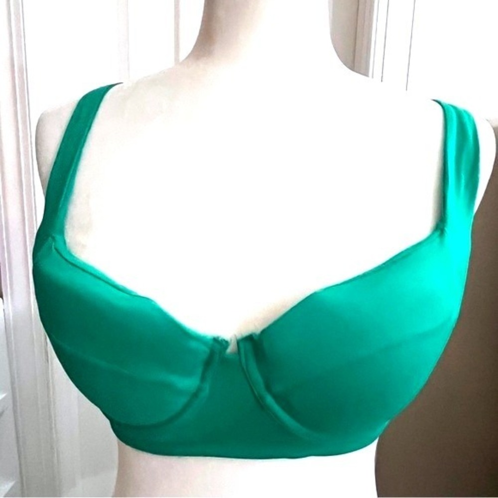 TiniBikini Underwire Pullover Bikini SwimTop Womens Medium Stretchy Green NWOT